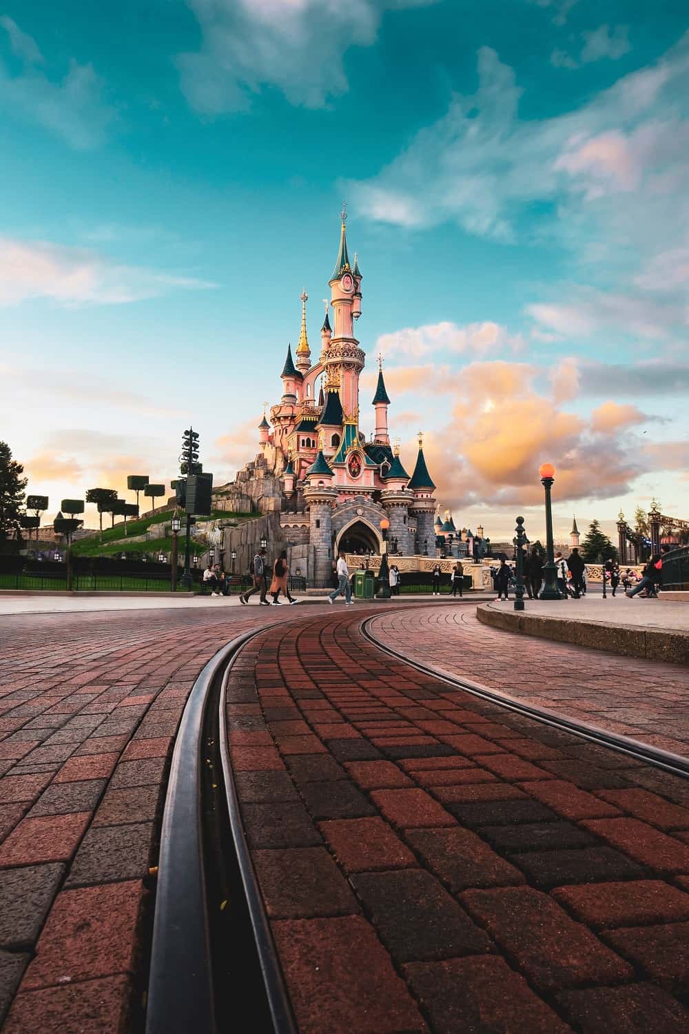 Private van transfer to Disneyland Paris