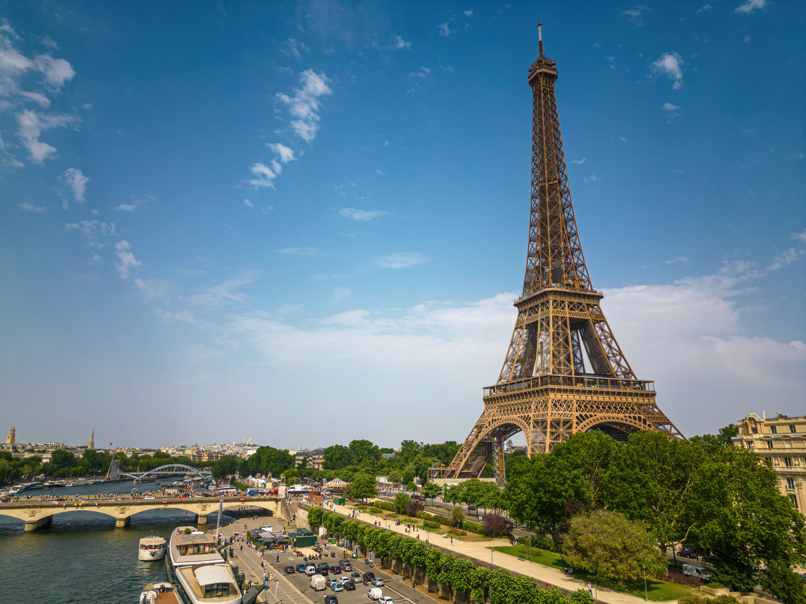 Private chauffeur service on demand in Paris